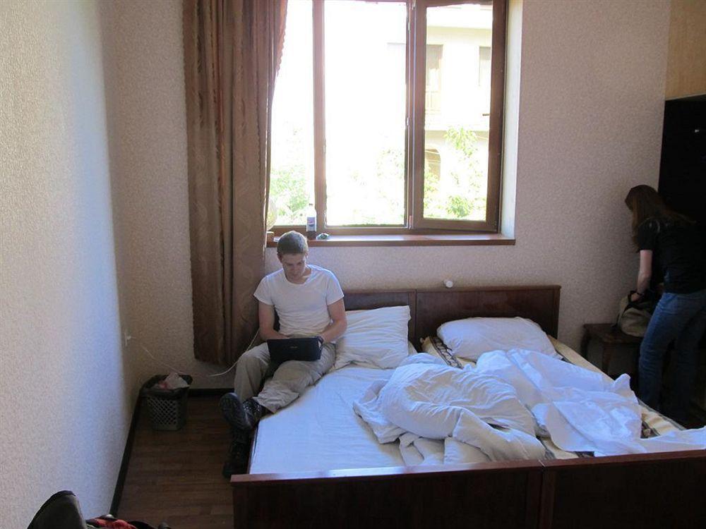 Glide Hostel เยเรวาน ภายนอก รูปภาพ
