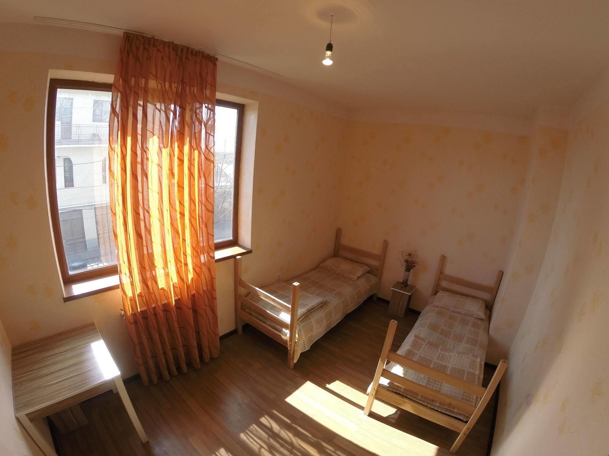 Glide Hostel เยเรวาน ภายนอก รูปภาพ