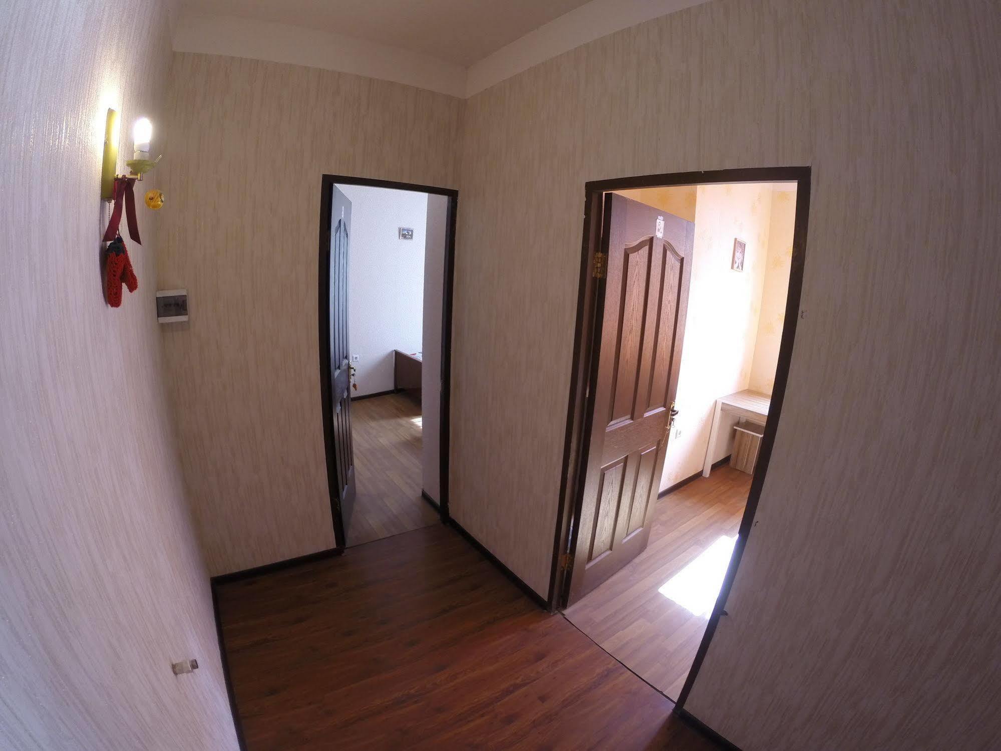 Glide Hostel เยเรวาน ภายนอก รูปภาพ