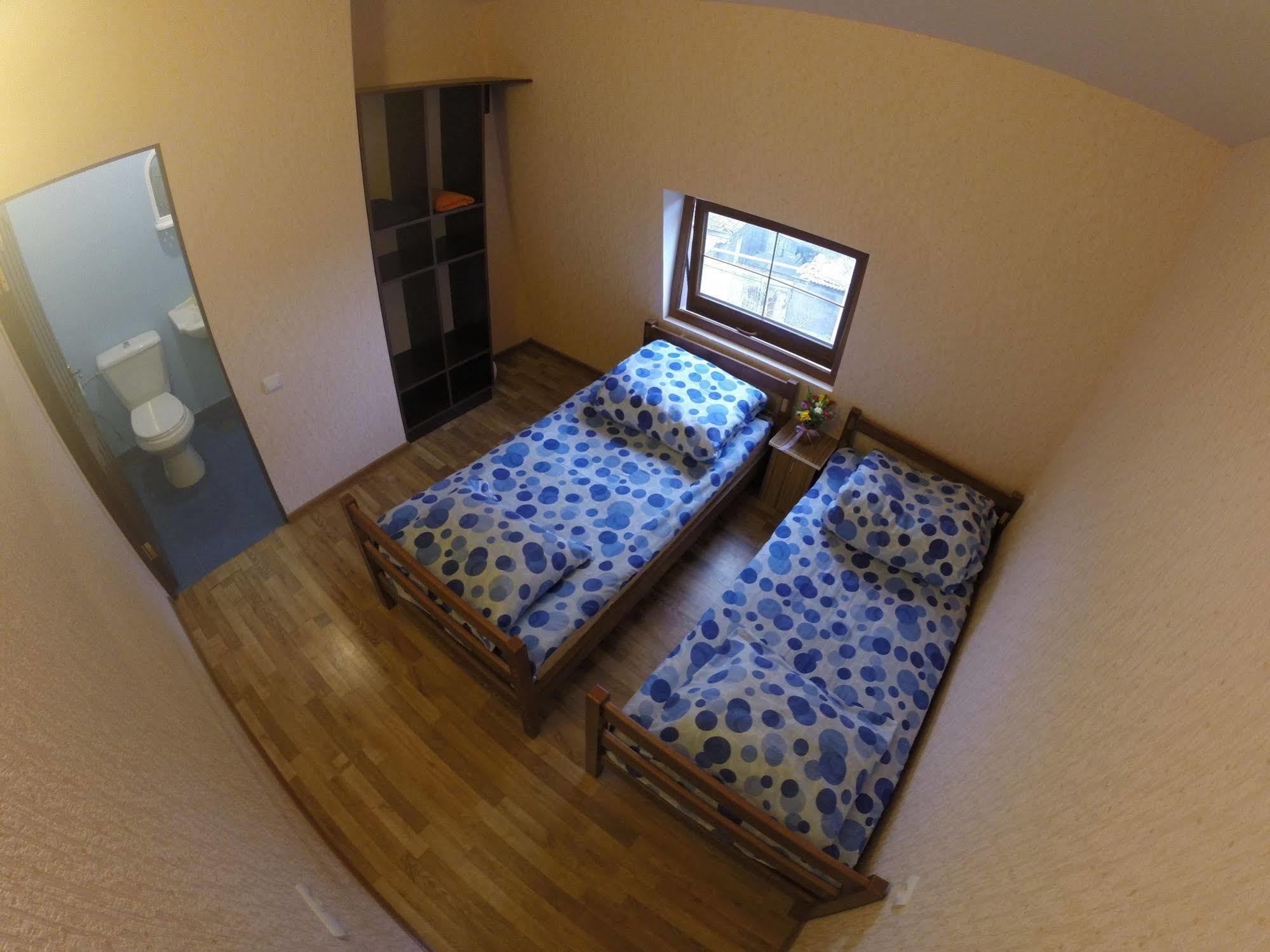 Glide Hostel เยเรวาน ภายนอก รูปภาพ