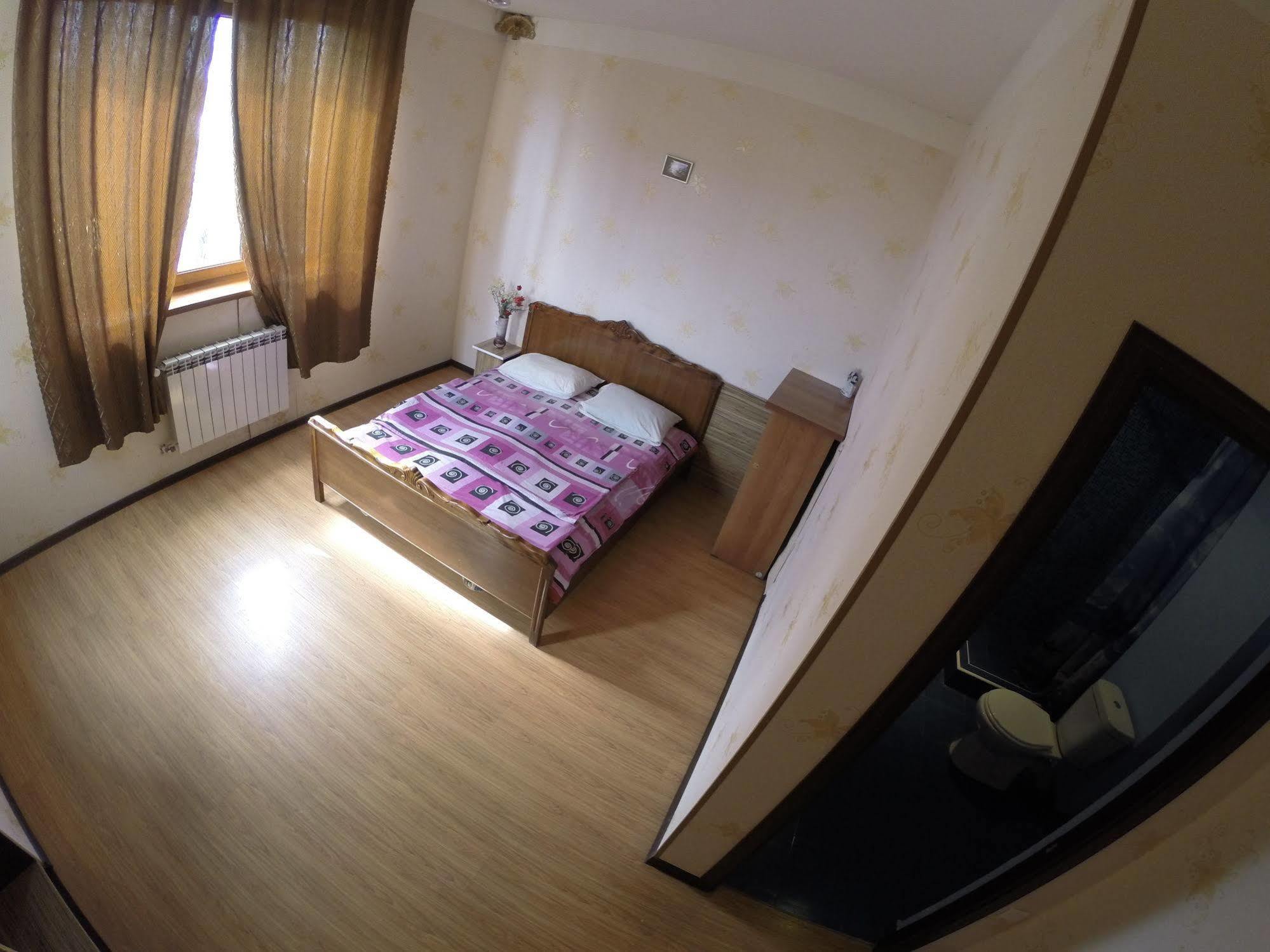 Glide Hostel เยเรวาน ภายนอก รูปภาพ