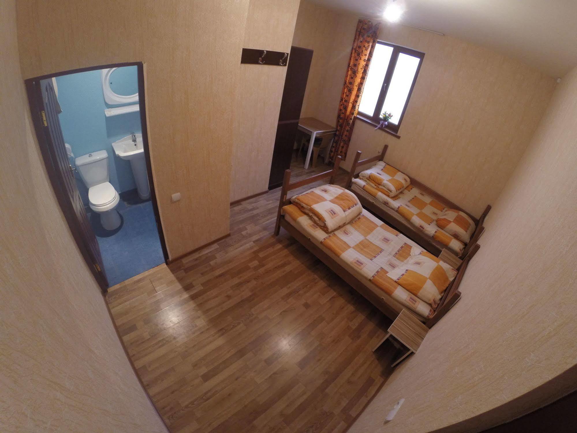 Glide Hostel เยเรวาน ภายนอก รูปภาพ